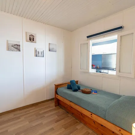 La Roche, Cabanon Cosy Les Pieds Dans L'eau Avec Vue Exceptionnelle 度假居 *