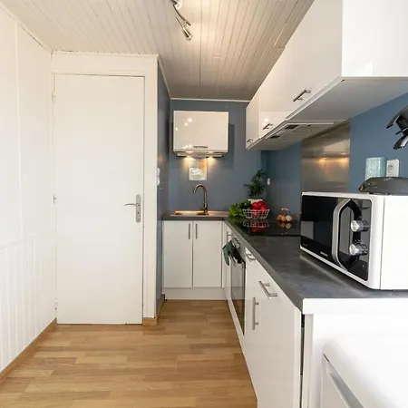 La Roche, Cabanon Cosy Les Pieds Dans L'eau Avec Vue Exceptionnelle