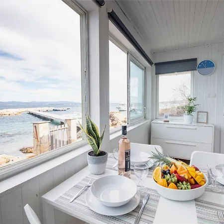 La Roche, Cabanon Cosy Les Pieds Dans L'eau Avec Vue Exceptionnelle