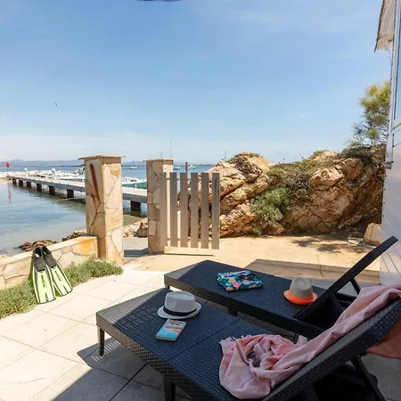 La Roche, Cabanon Cosy Les Pieds Dans L'eau Avec Vue Exceptionnelle Holiday home