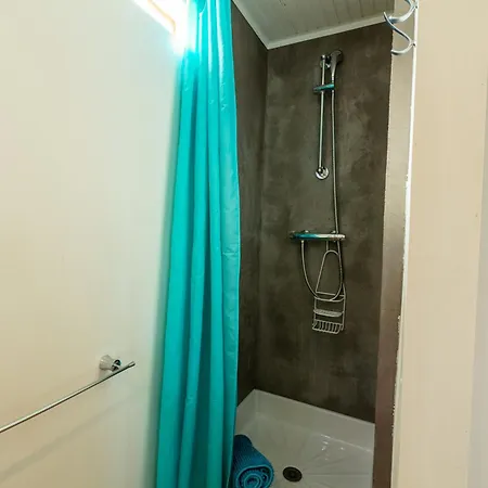 La Roche, Cabanon Cosy Les Pieds Dans L'eau Avec Vue Exceptionnelle הייר