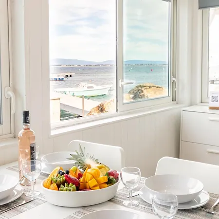 בית נופש La Roche, Cabanon Cosy Les Pieds Dans L'eau Avec Vue Exceptionnelle